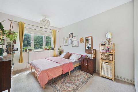 1 bedroom flat for sale, Pepys House, Kirkwall Place, London