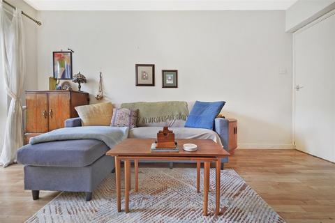 1 bedroom flat for sale, Pepys House, Kirkwall Place, London
