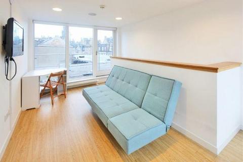 Studio to rent, Cowgate, Edinburgh EH1