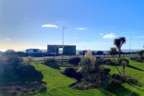 2 bedroom flat for sale, West Parade, Bexhill-On-Sea