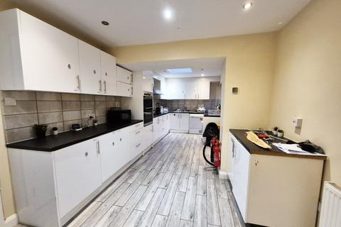 6 bedroom end of terrace house for sale, Fairmead Crescent, HA8