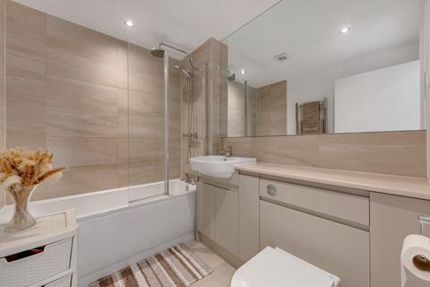2 bedroom apartment for sale, Montrose House, Hanworth Lane, Chertsey, Surrey, KT16
