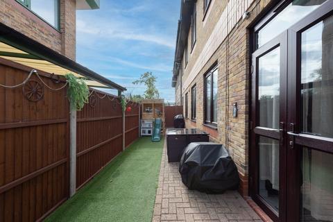 2 bedroom apartment for sale, Montrose House, Hanworth Lane, Chertsey, Surrey, KT16