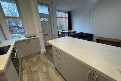 undefined, Stanmore Avenue (Room 4), Leeds LS4