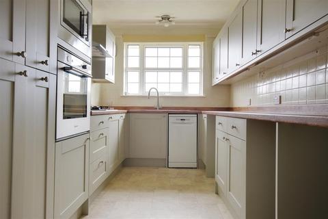2 bedroom apartment to rent, Herbert Road, New Milton
