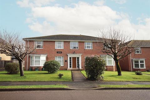 2 bedroom apartment to rent, Herbert Road, New Milton