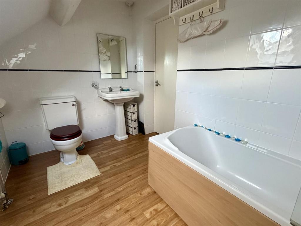 En Suite Bathroom