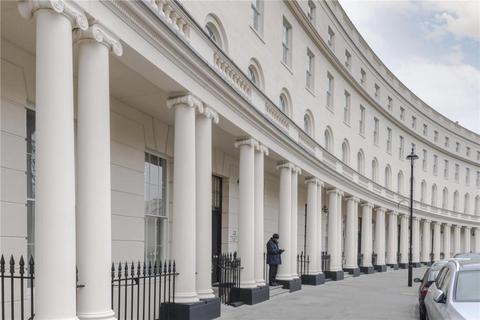 1 bedroom apartment to rent, Park Crescent, London W1B