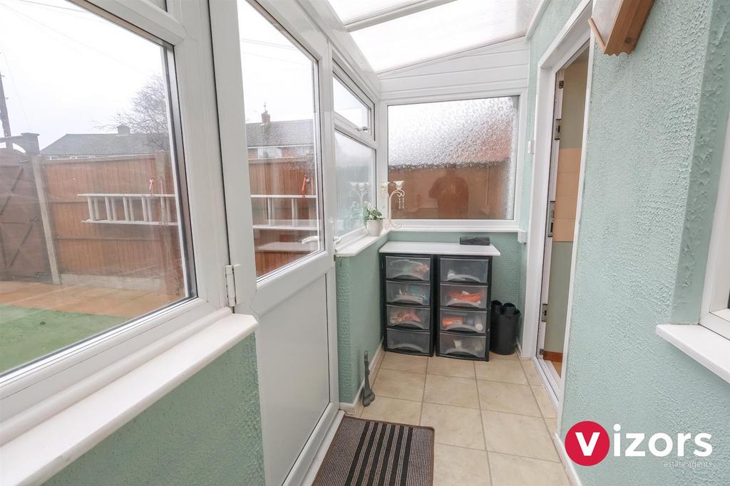 Sun Lounge/Enclosed Rear Porch