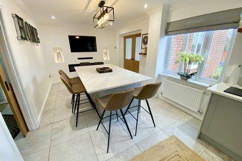 5 bedroom detached house for sale, Woodlands Avenue, Clydach, Swansea, City And County of Swansea.