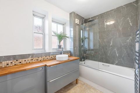3 bedroom flat for sale, William Bonney Estate, London SW4