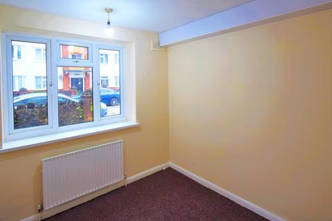 2 bedroom ground floor flat to rent, Danes Gate, Harrow HA1