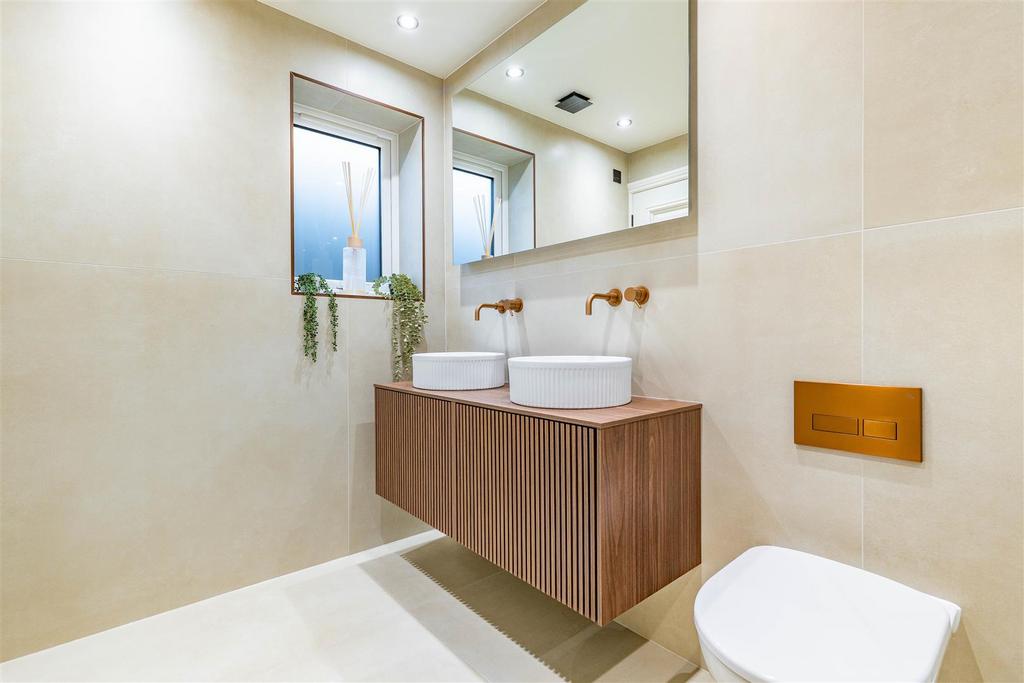 Master Ensuite