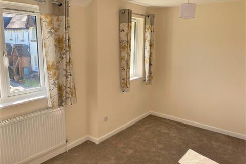 3 bedroom terraced house to rent, Causeway Close, Chippenham