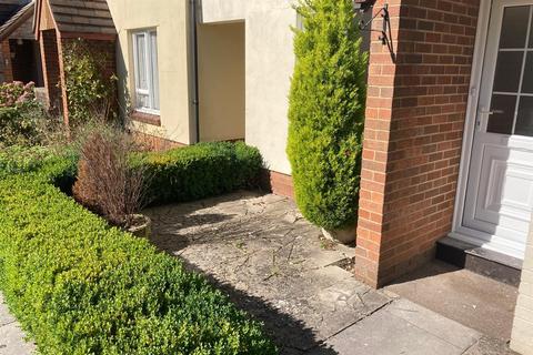 3 bedroom terraced house to rent, Causeway Close, Chippenham