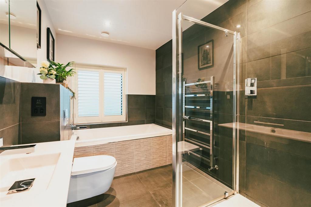 Master En-Suite