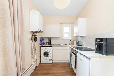 2 bedroom flat to rent, St. Mildreds Road, London, SE12