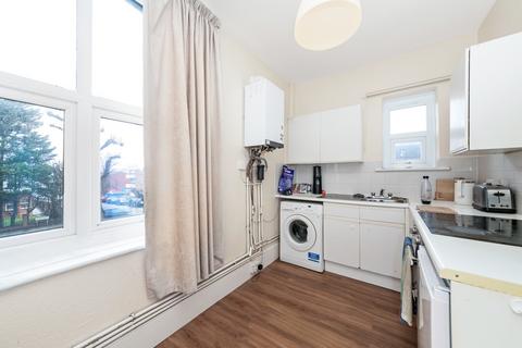 2 bedroom flat to rent, St. Mildreds Road, London, SE12