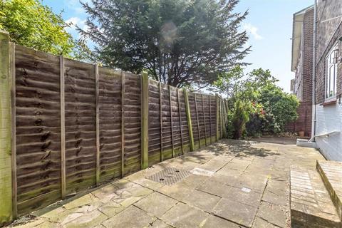2 bedroom flat for sale, Lessar Avenue, London SW4