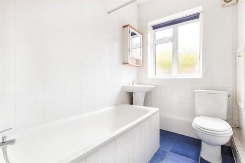 2 bedroom flat for sale, Lessar Avenue, London SW4