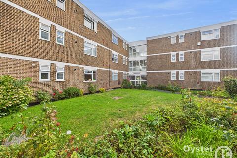 2 bedroom apartment to rent, Stratton Close, Edgware, HA8