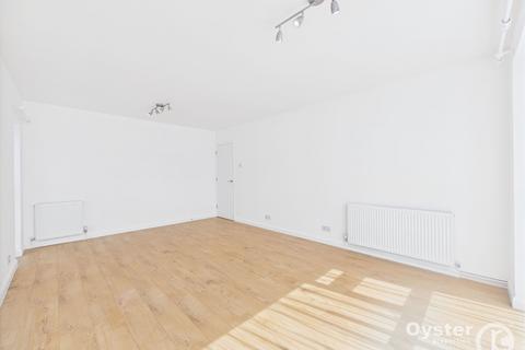 2 bedroom apartment to rent, Stratton Close, Edgware, HA8