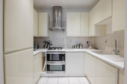2 bedroom flat to rent, Putney Bridge Road, Putney