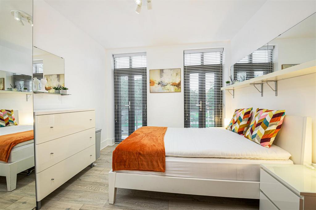 6-65 Putney Bridge Rd Bed 3.jpg