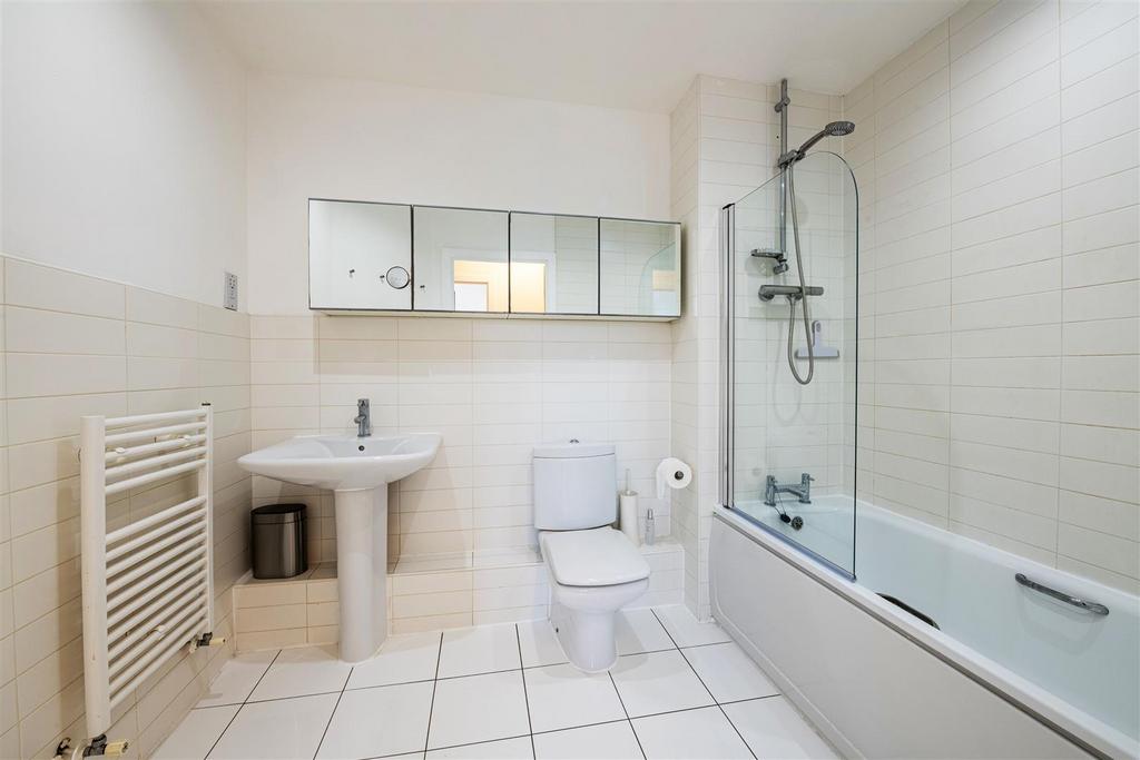 6-65 Putney Bridge Rd Bath 2.jpg
