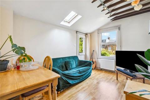 2 bedroom flat for sale, Cavendish Road, London SW12