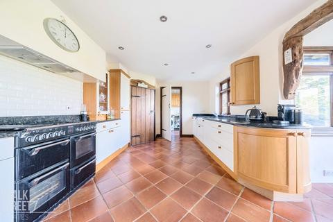 6 bedroom detached house for sale, Kirkham Road, Horndon-On-The-Hill, SS17