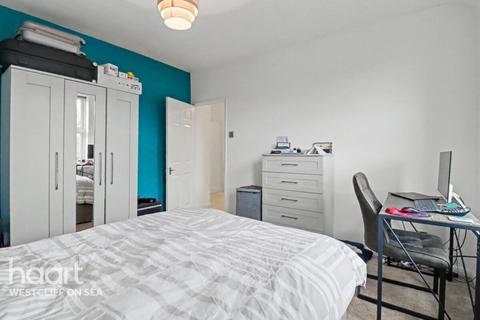 1 bedroom flat for sale, Southsea Avenue, LEIGH-ON-SEA