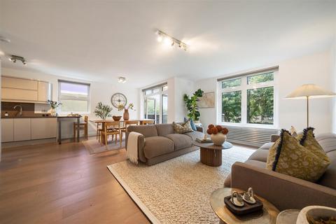 3 bedroom apartment for sale, Lyndhurst Terrace, Hampstead, London, NW3