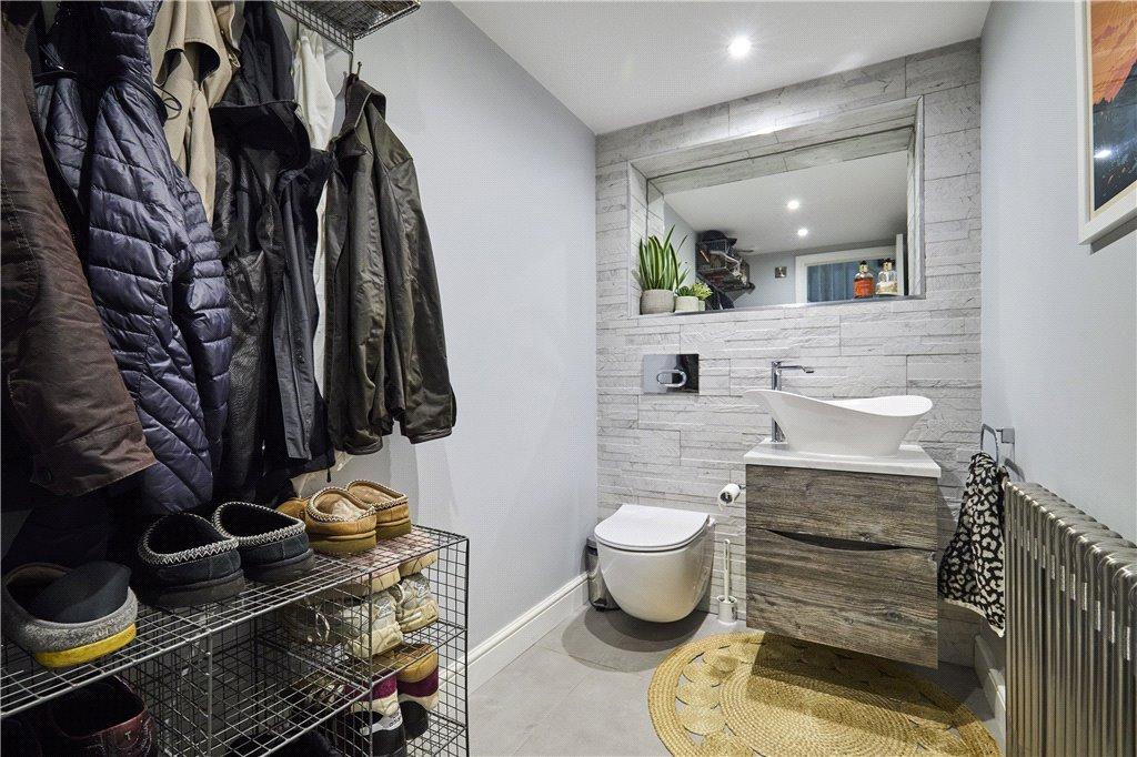 Wc/Cloakroom
