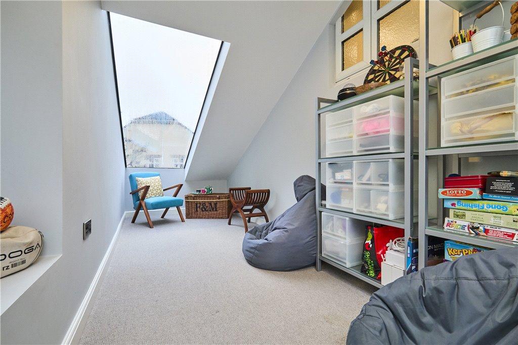 Mezzanine Study/Snug