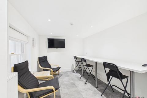 undefined, Hewlett Road, Cheltenham GL52