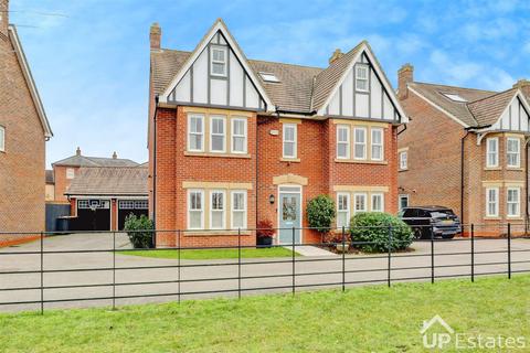 5 bedroom detached house for sale, Gleneagles Close, Great Denham, Bedford