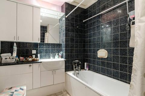1 bedroom flat to rent, Collingham Gardens, Earls Court, London, SW5
