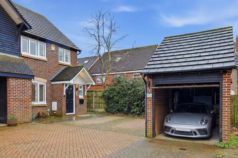 3 bedroom end of terrace house for sale, Magenta Close, Billericay CM12