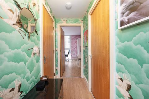 undefined, Gowers Walk, Aldgate, London, E1