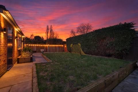 undefined, Neath Gardens, Tilehurst, Reading, Berkshire, RG30