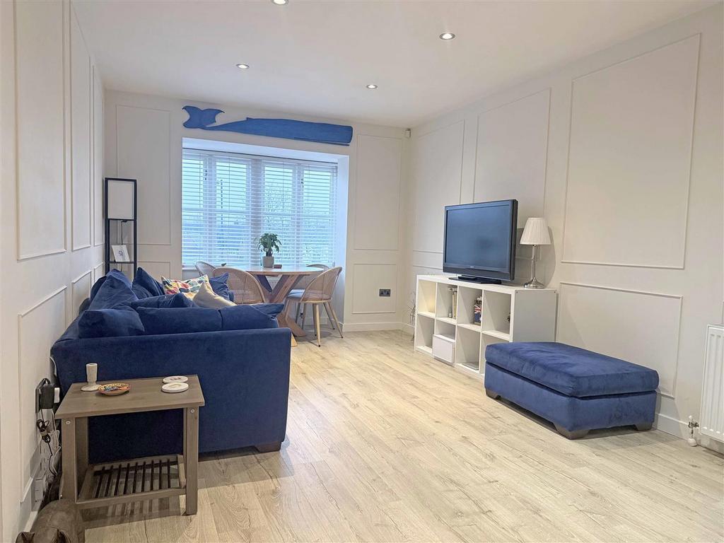 Open Plan Living Room/Kitchen