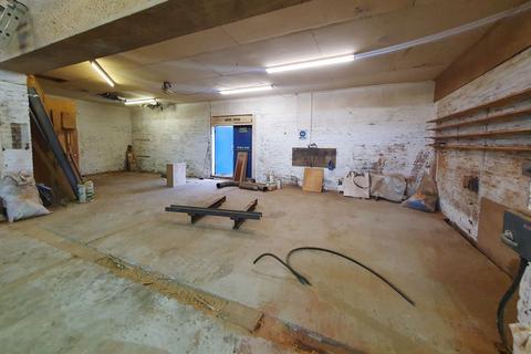 undefined, Kilwinning KA13