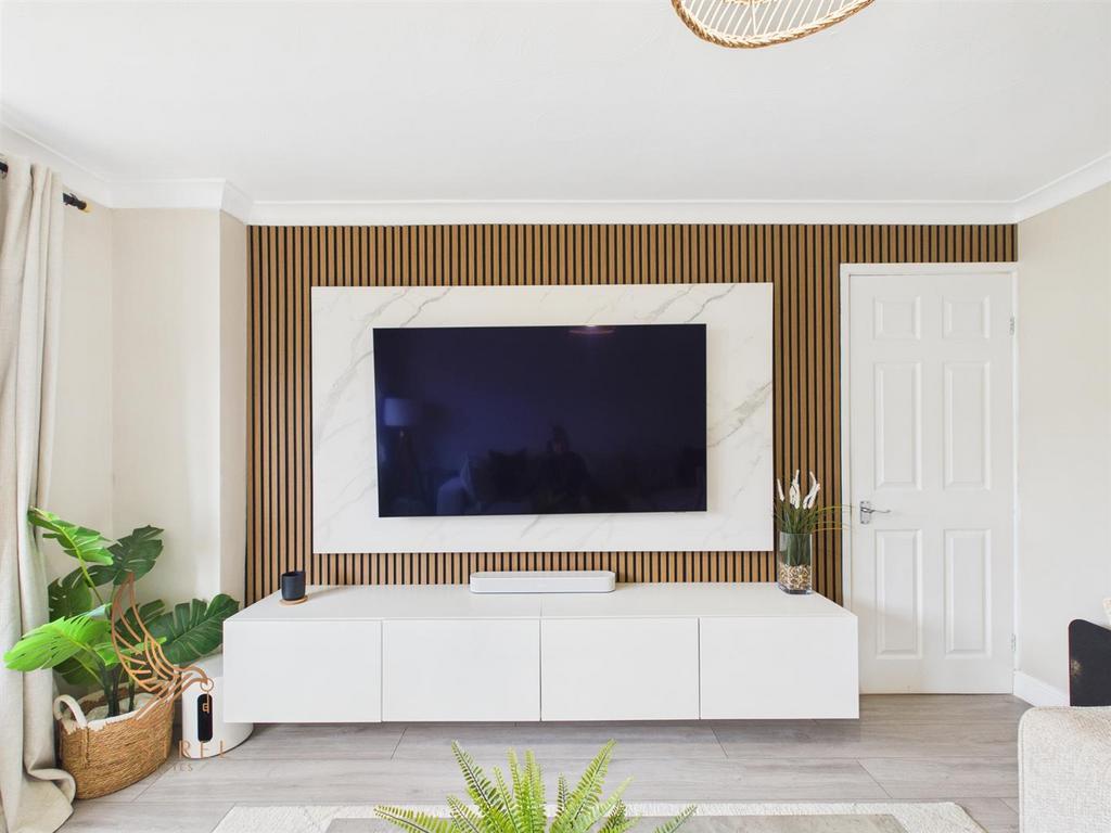 CAM03976 G0-PR0359-STILL007.jpg