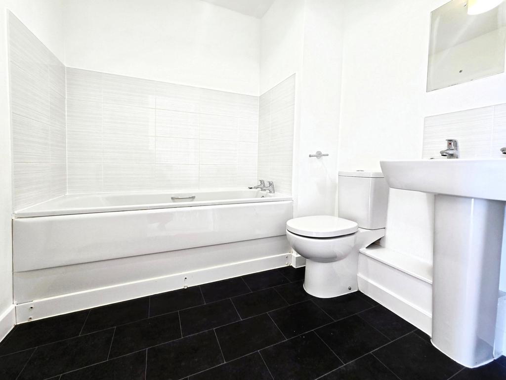 Ewe Move Basingstoke St Catherine Road Bathroom