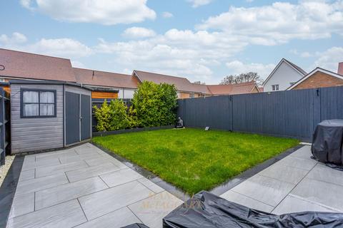2 bedroom detached house for sale, Felsmere Drive, East Grinstead RH19