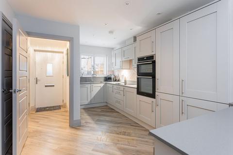 2 bedroom detached house for sale, Felsmere Drive, East Grinstead RH19
