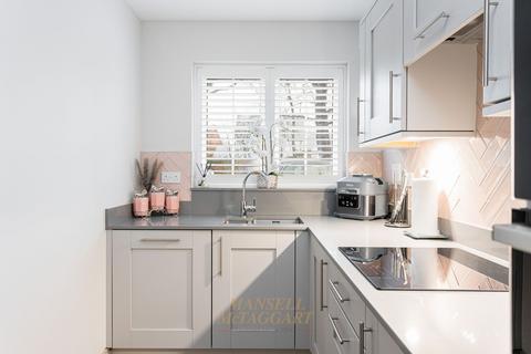 2 bedroom detached house for sale, Felsmere Drive, East Grinstead RH19