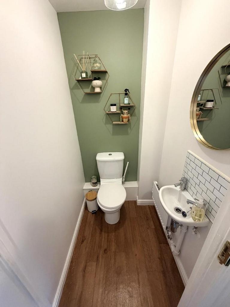 Cloakroom/wc