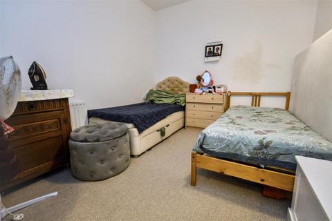 2 bedroom flat to rent, Weavers Close, Eastbourne